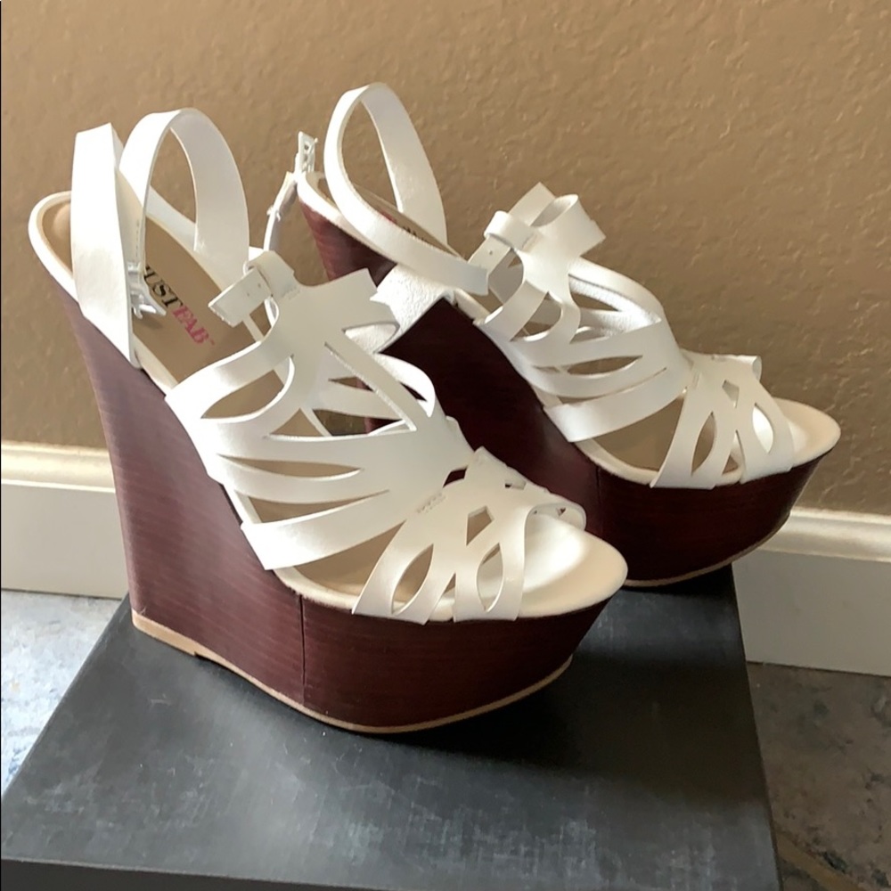 White Wedges
